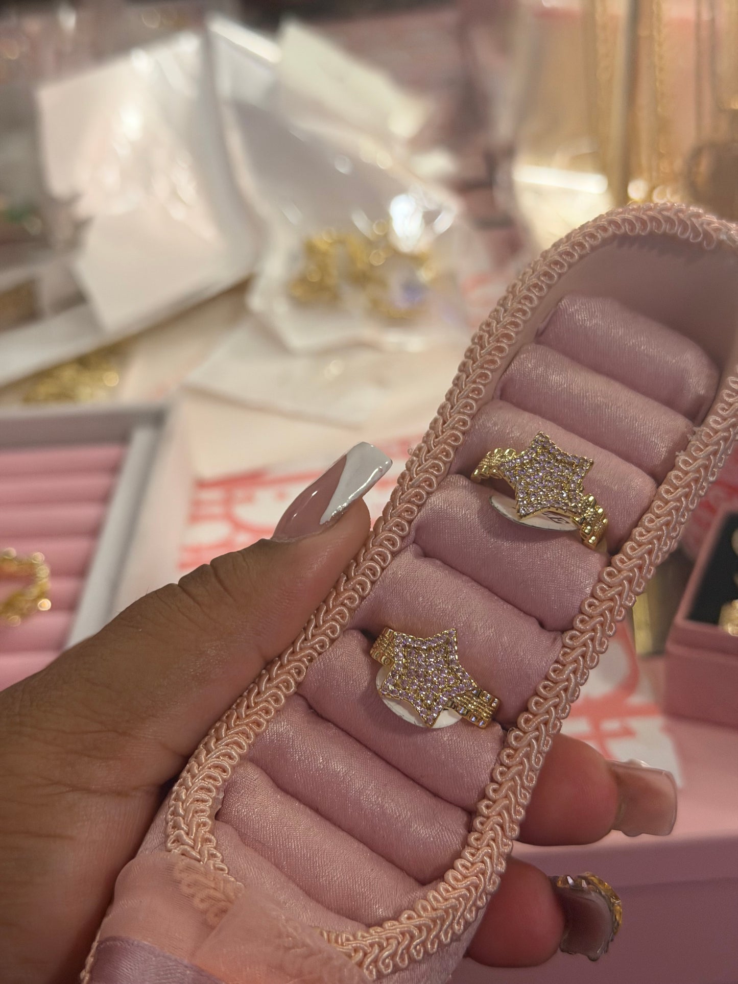 Pink diamond star ring