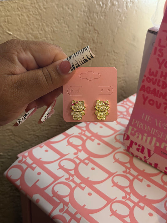 Kitty diamond studs ✨