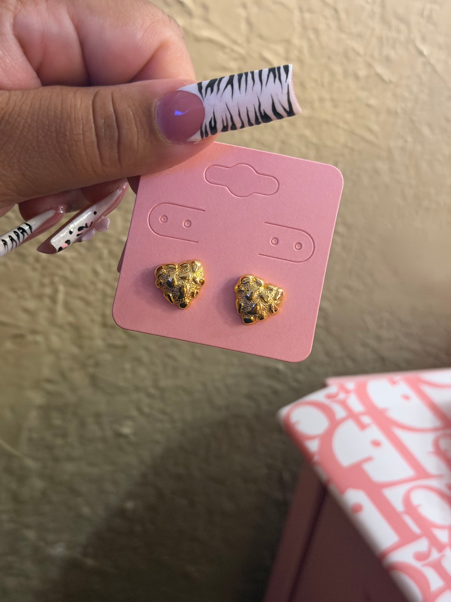 HRT NUGGET STUDS 🌟