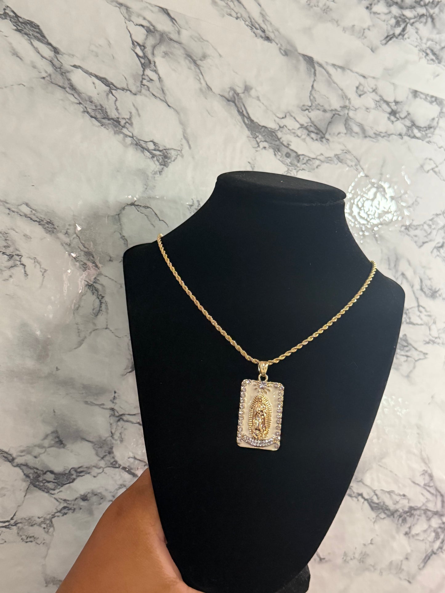 Madre Protectora chain 🌟