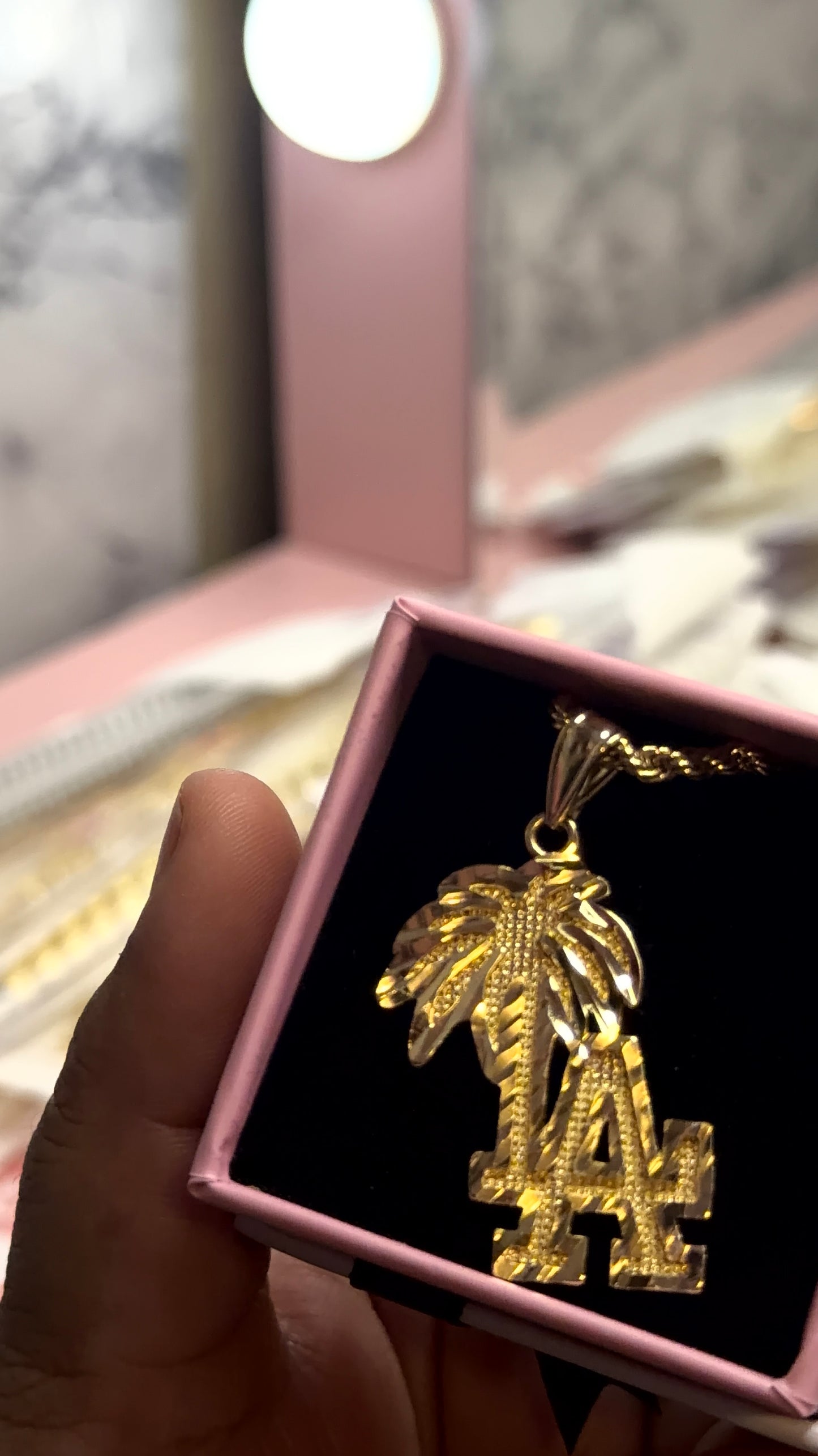 LA NECKLACE 2