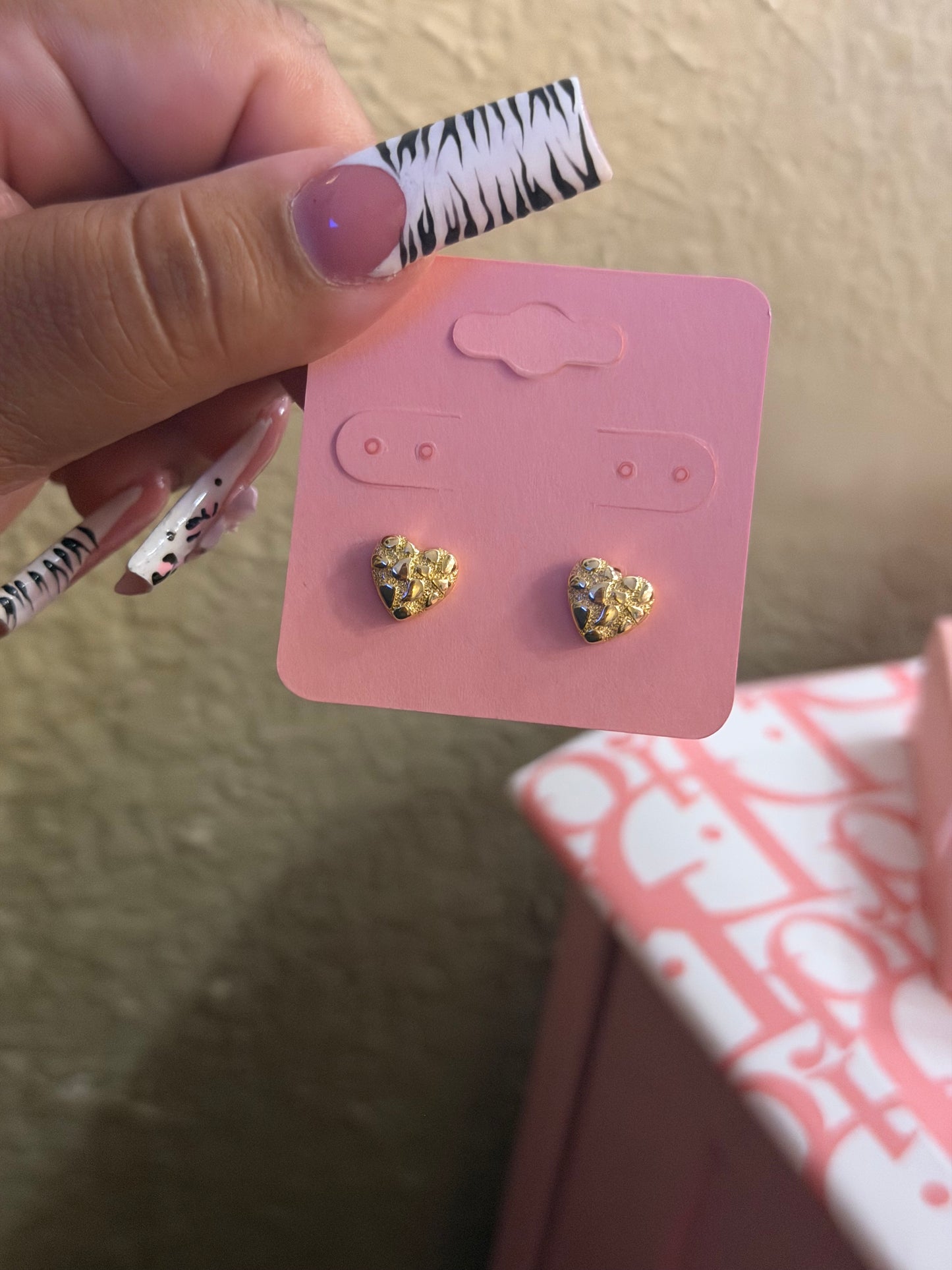 HRT NUGGET STUDS 🌟
